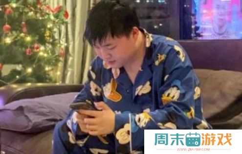 Uzi深夜哭穷要停播，身价过亿住汤臣一品，网友：我都不配心疼他